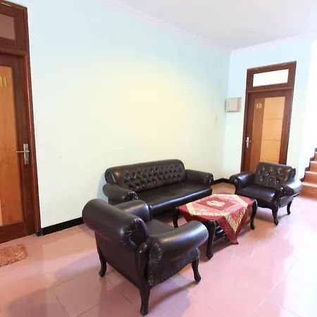 Hotel O Near Alun-Alun Kidul Formerly Ndalem Mantrijeron Hotel-3